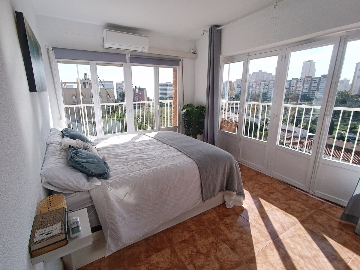 加州套房–全天阳光明媚的双卧室公寓