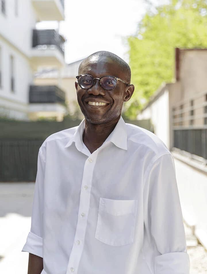法国楠泰尔房屋管家 Ousmane 的照片