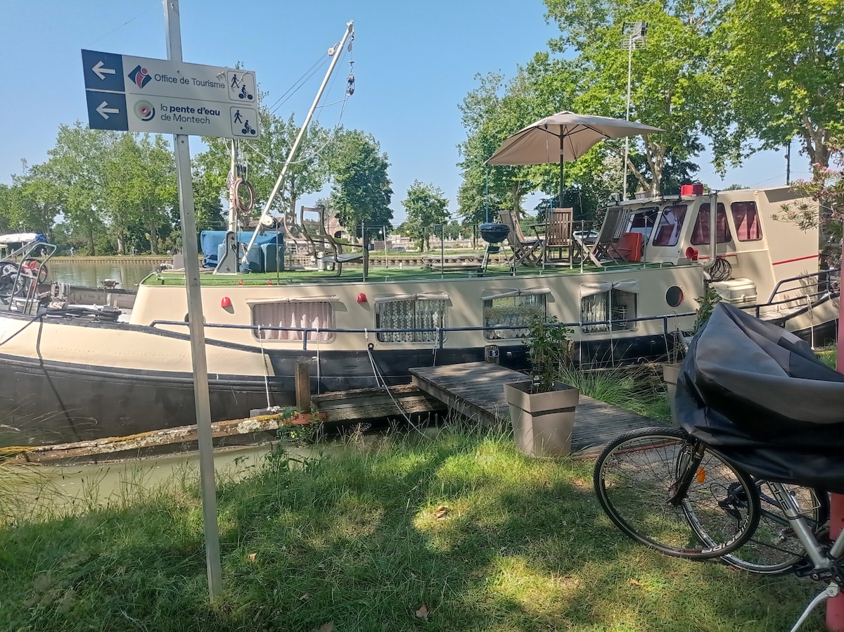 péniche " flipper" vivez l'expérience sur l'eau