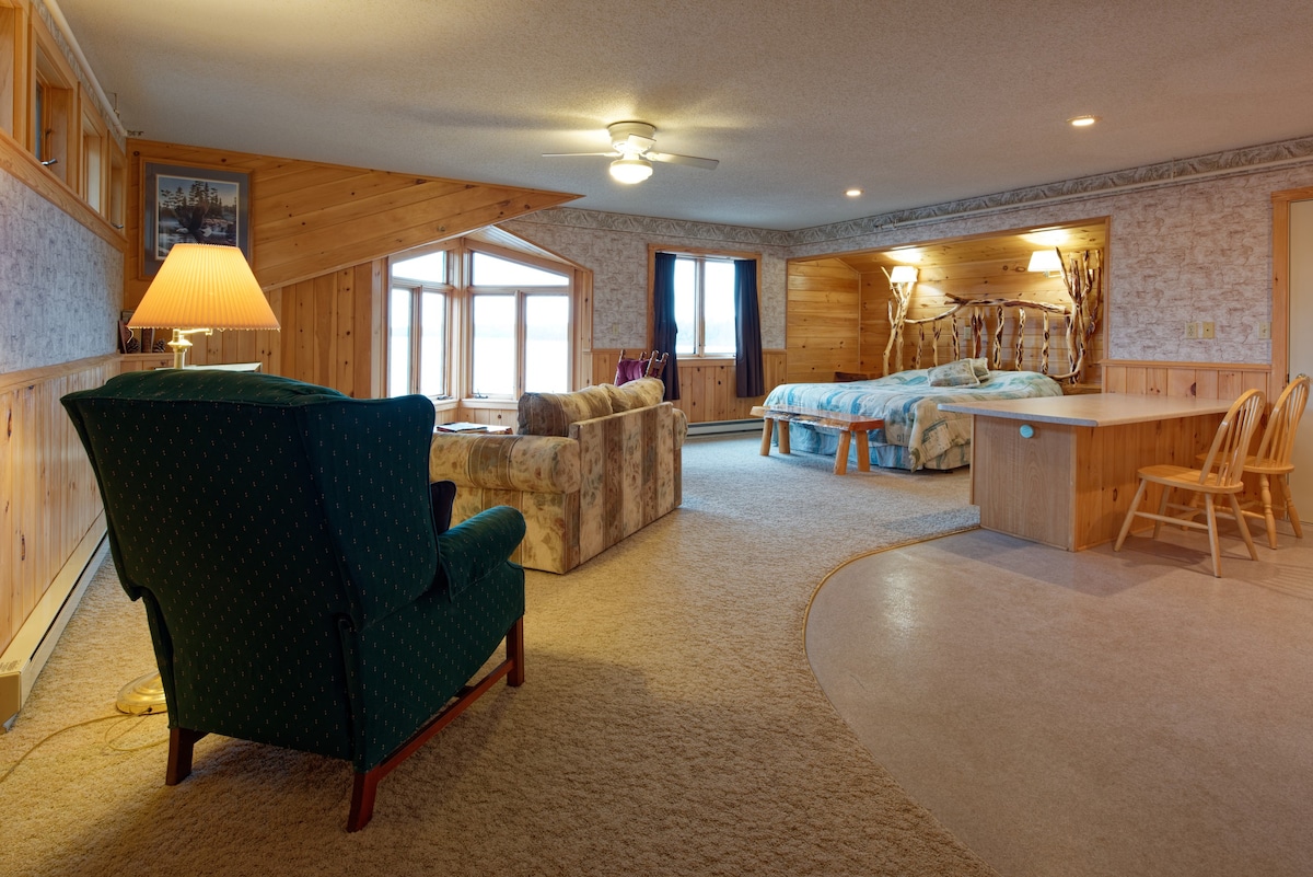 Elbow Lake Lodge Studio Suite - Eagles Nest