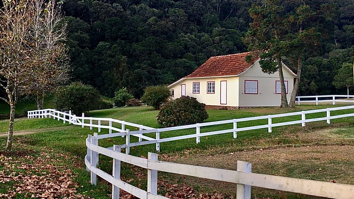 Linda Casa em Estilo Germânico! Rancho Queimado!