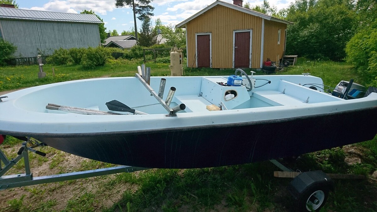 Karelia boating trip with a tent