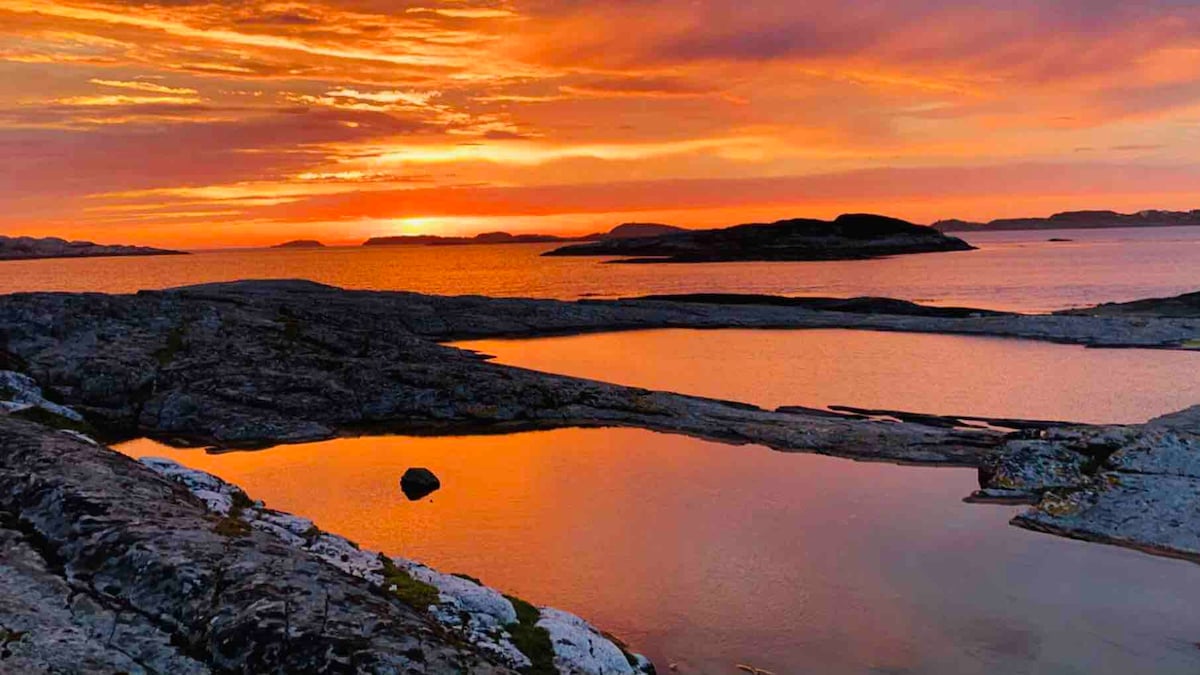 Hytte på øy ved havet nært Bergen. Båt kan leies