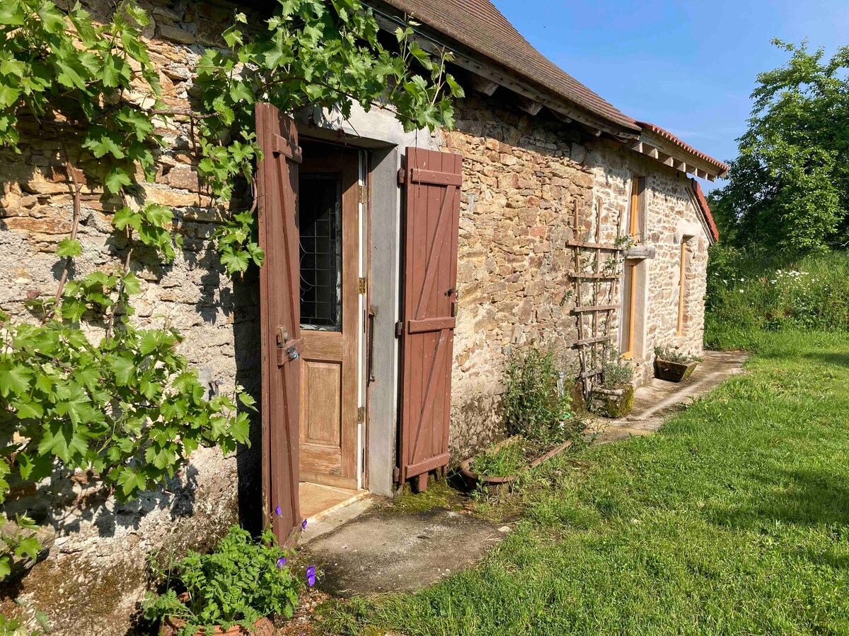 Peaceful, rural eco cottage with private garden