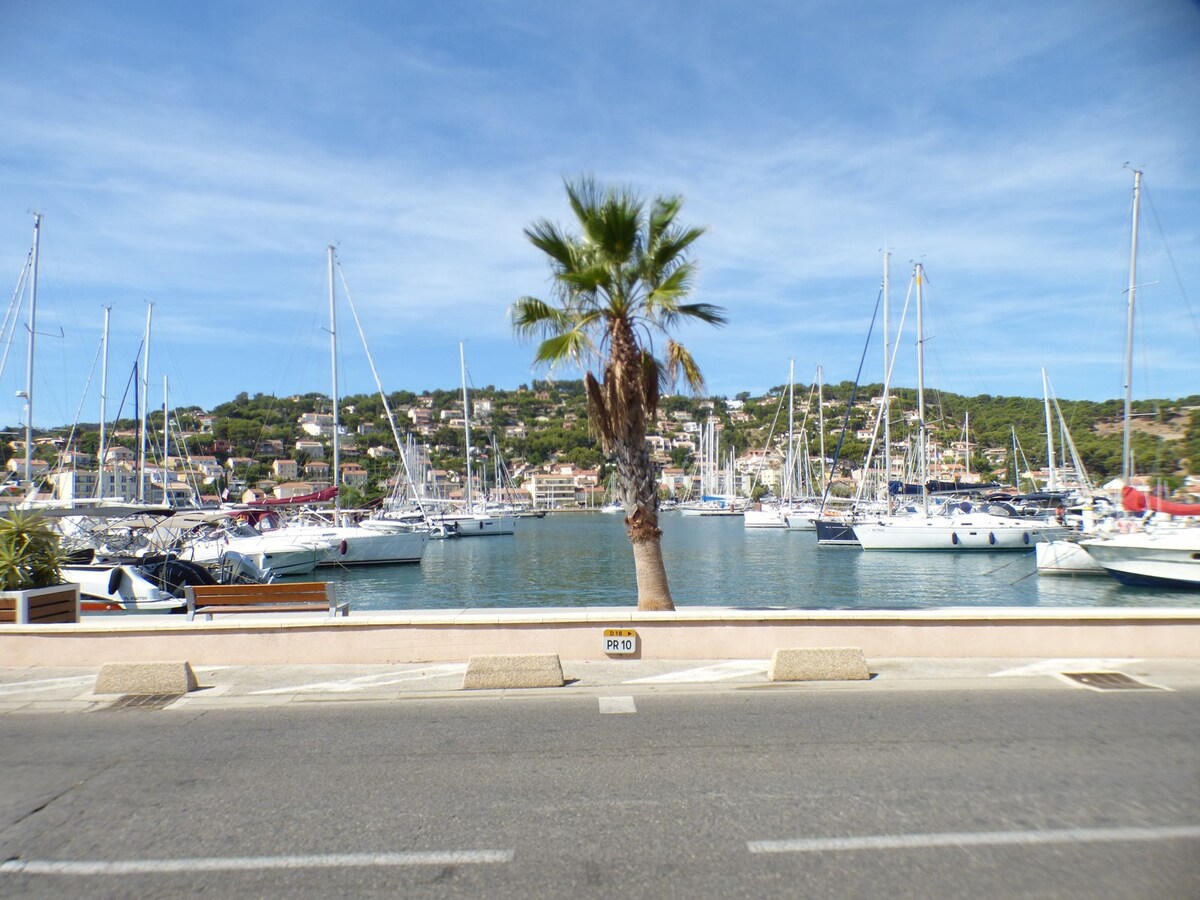 Sur le port, emplacement idéal