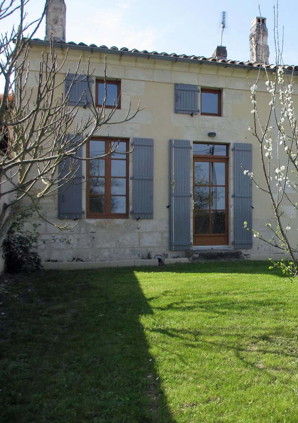 la cagouille: Gite lumineux, calme et piscine à 27