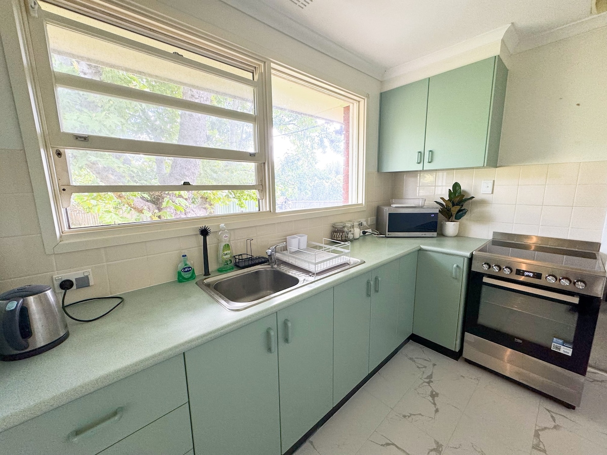 Urban - Cozy&Sweet 3BR house@Belconnen Central