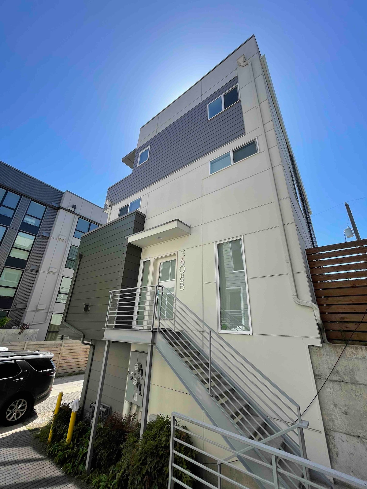 Modern Home in the Heart of Fremont, Rooftop Views