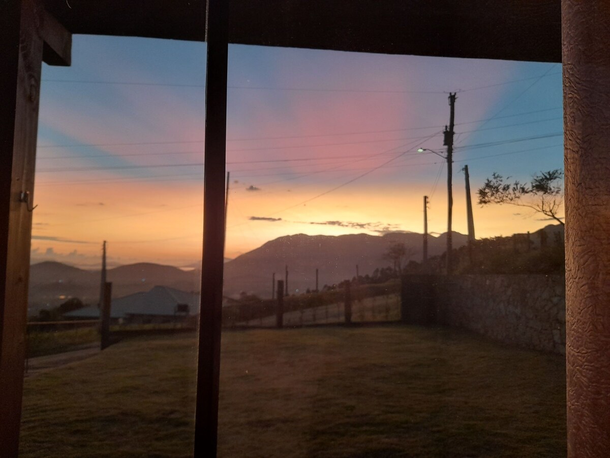 Linda e ampla casa campo c piscina, área gourmert.