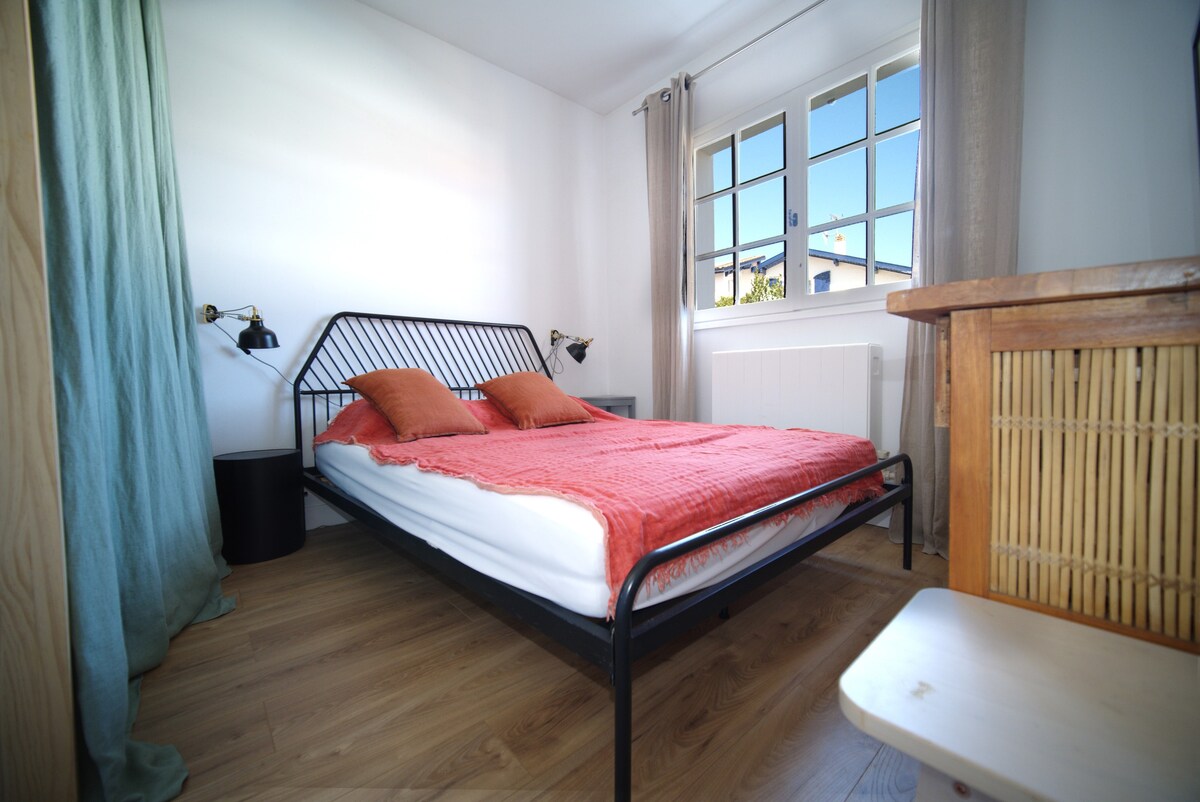 Bidart Bedroom private,500m to the Beach and Sea!