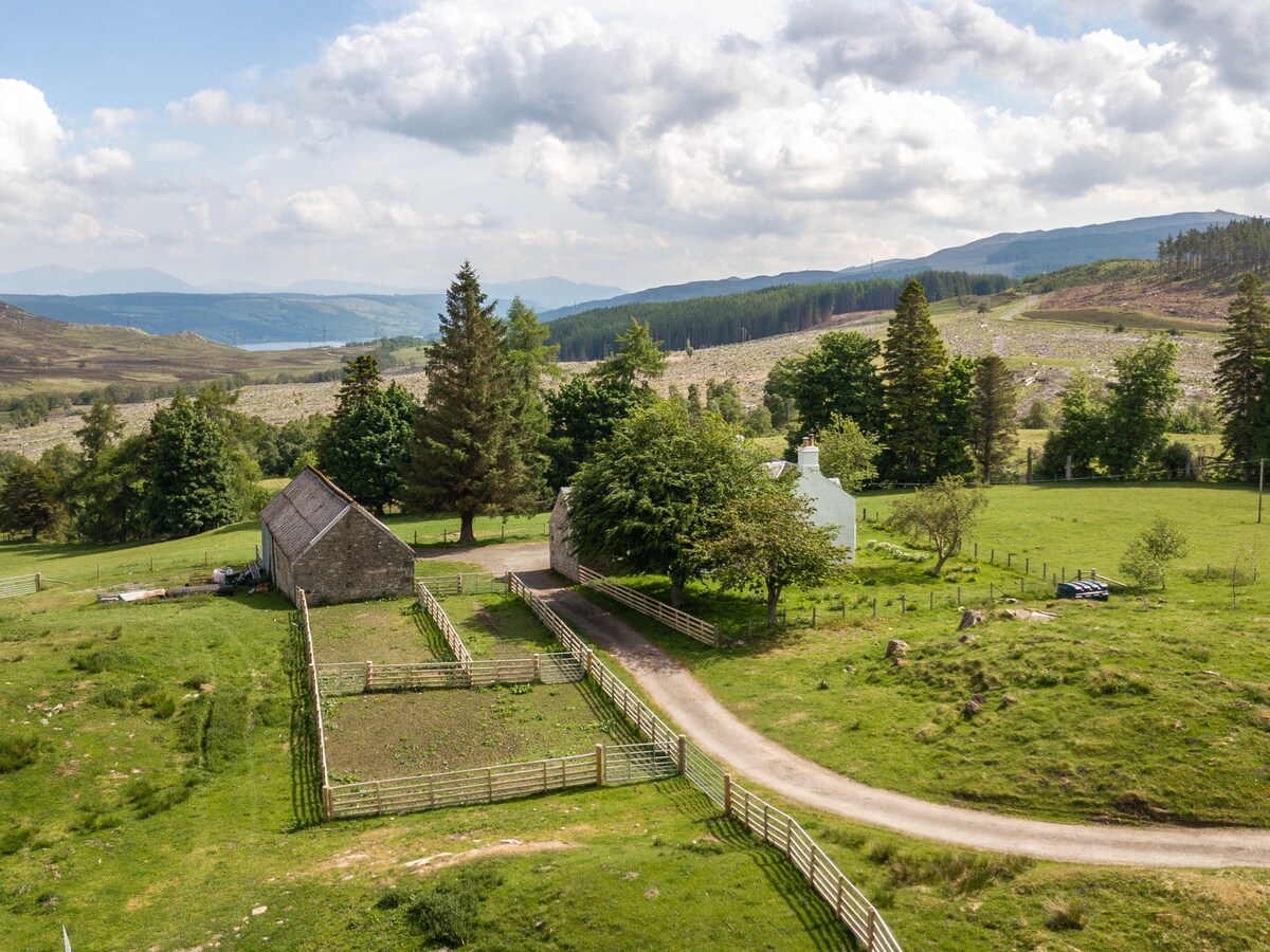 Braes of Foss Farmhouse