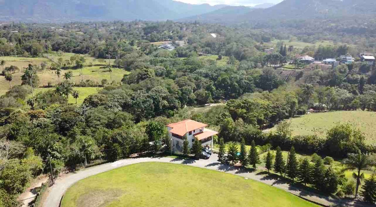 Villa Renata - Primer nivel - Río al lado