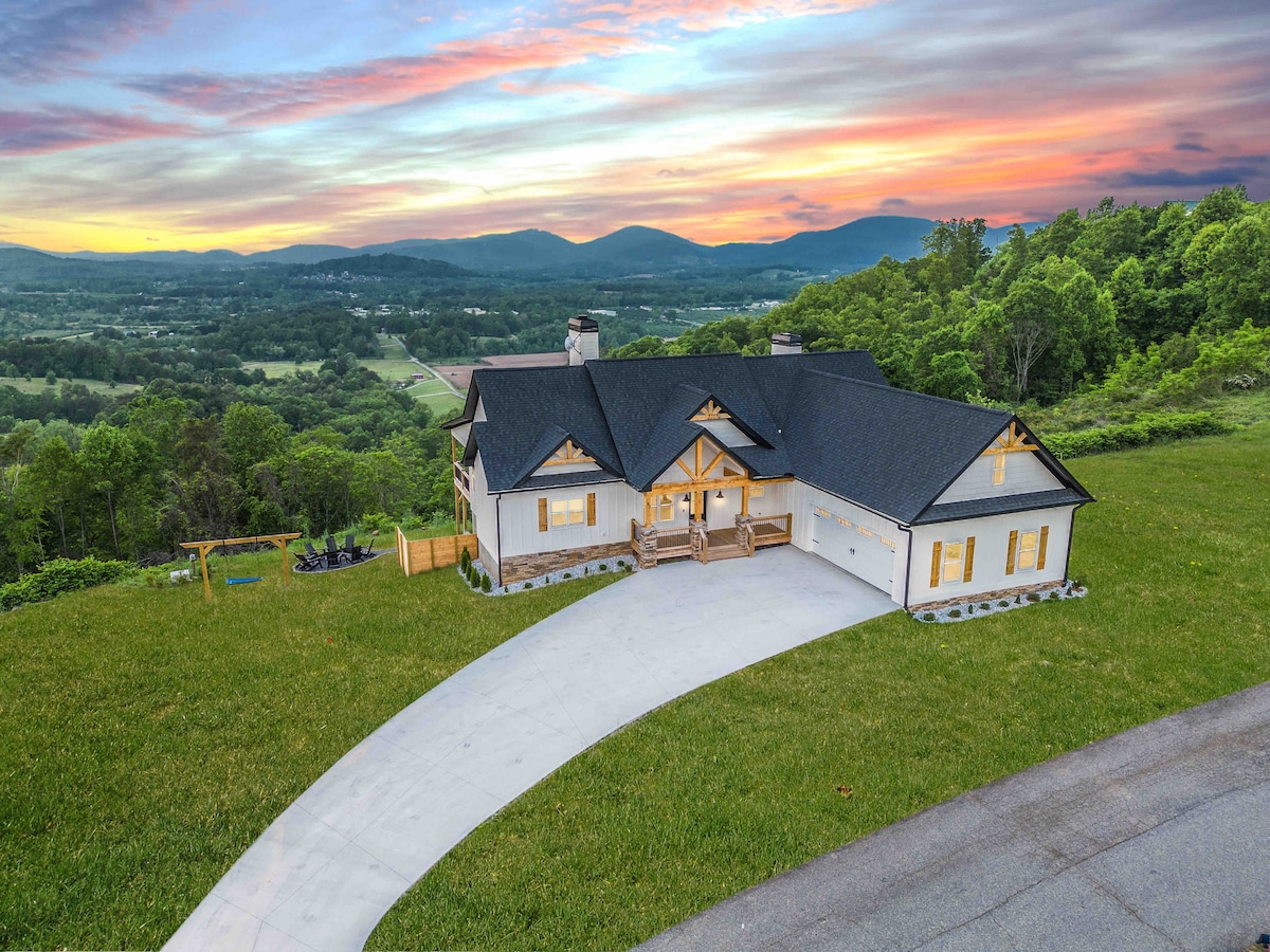 Brand new modern mountain home & incredible views!