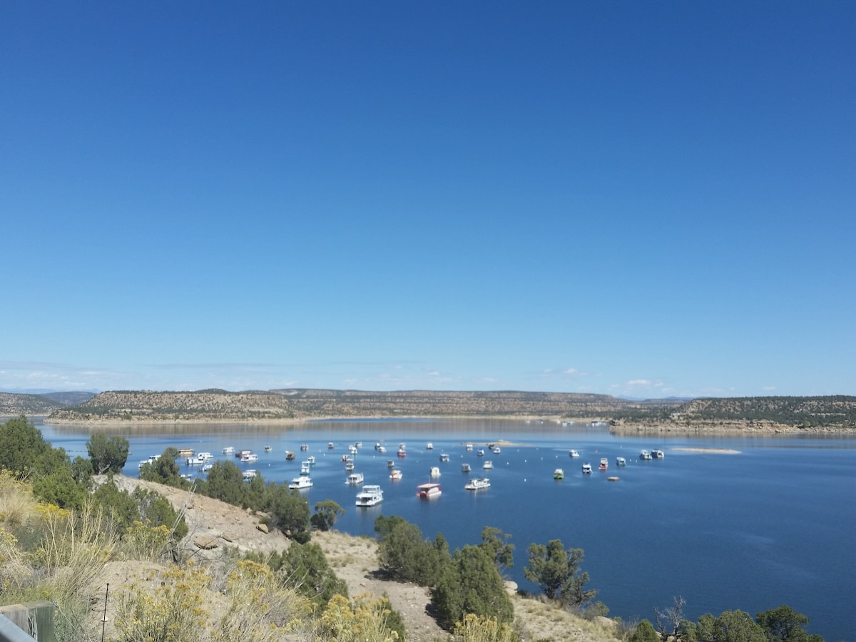 前往纳瓦霍湖（ Navajo Lake ）和圣何塞优质水域（ SJ Quality Waters ）很方便。