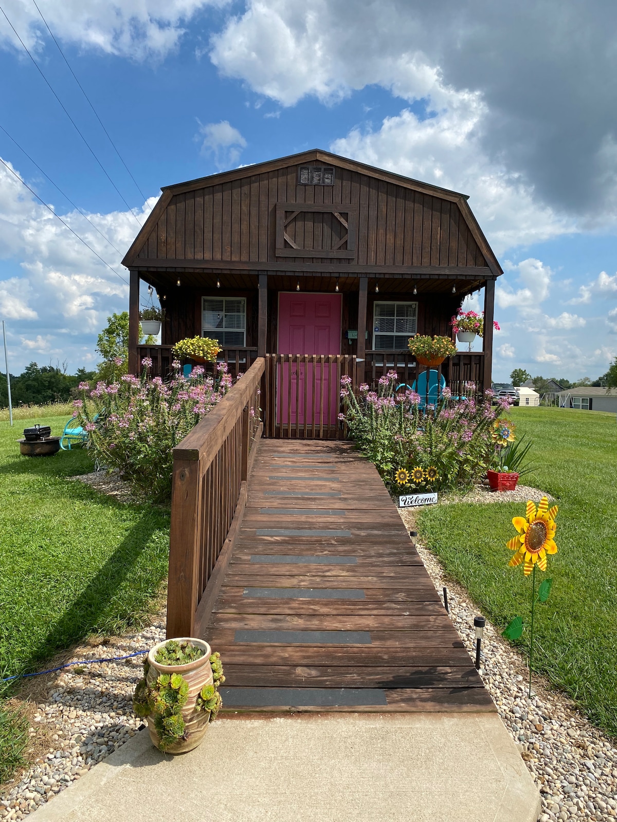 Tiny Home/Newly Renovated/5 miles to ARK