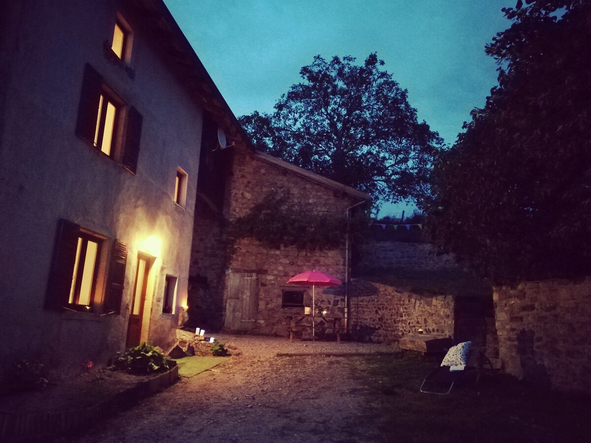 Maison de charme, 65km de Lyon,  Haut Beaujolais.