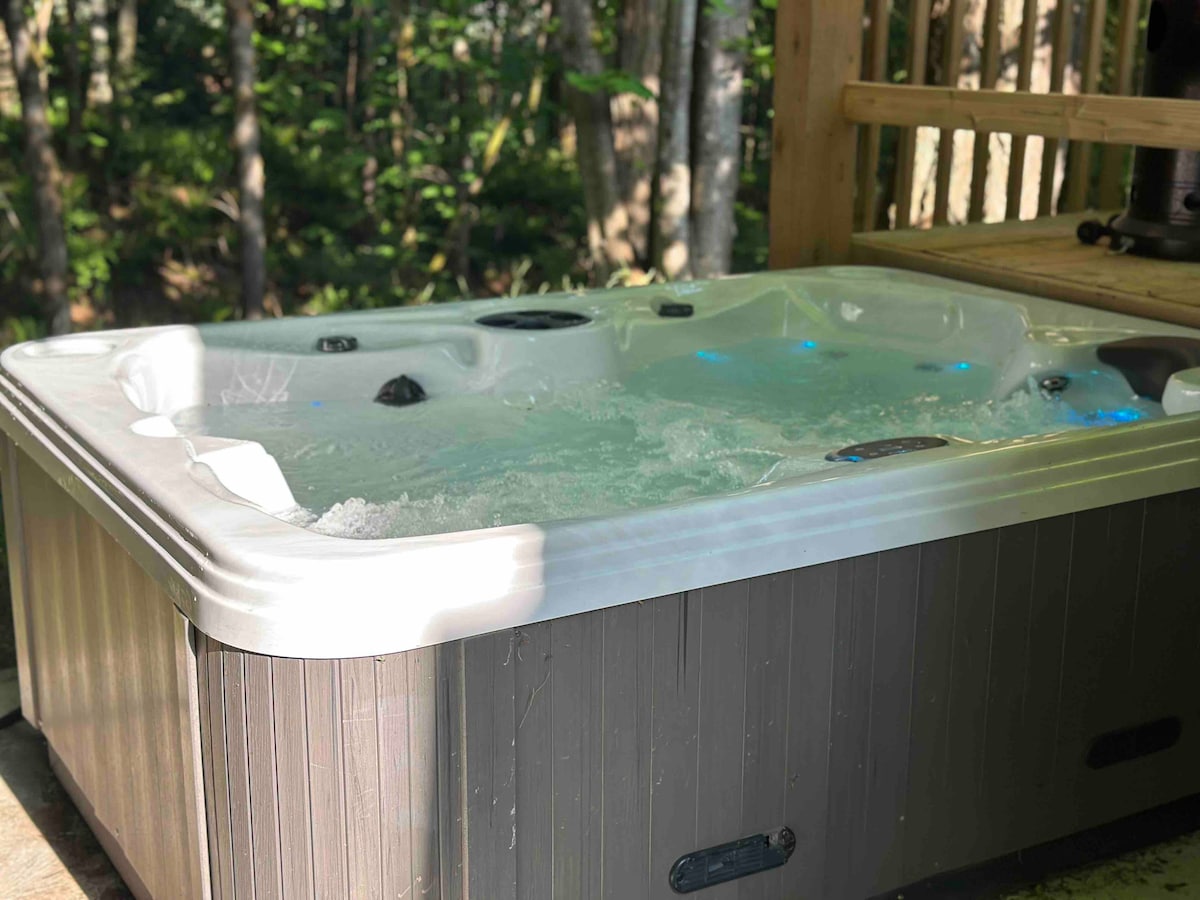 Hycroft Cabin - Beautiful Private Farm - Hot Tub