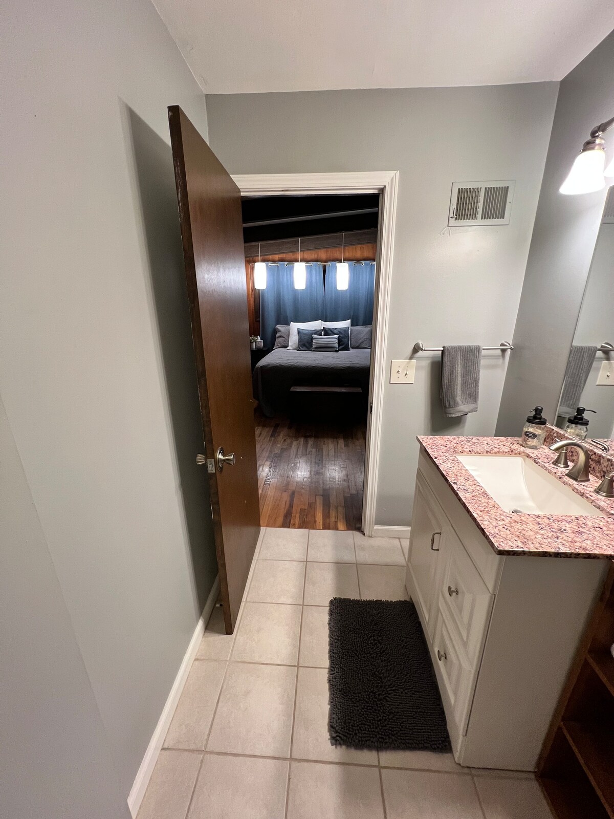 1-bedroom with private entrance and bath -South KC