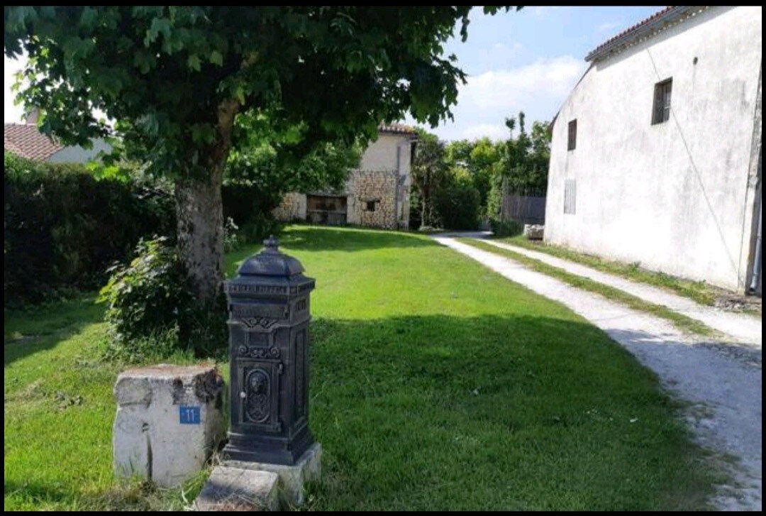 Bienvenue à Chadenac, entre vignobles et la mer.