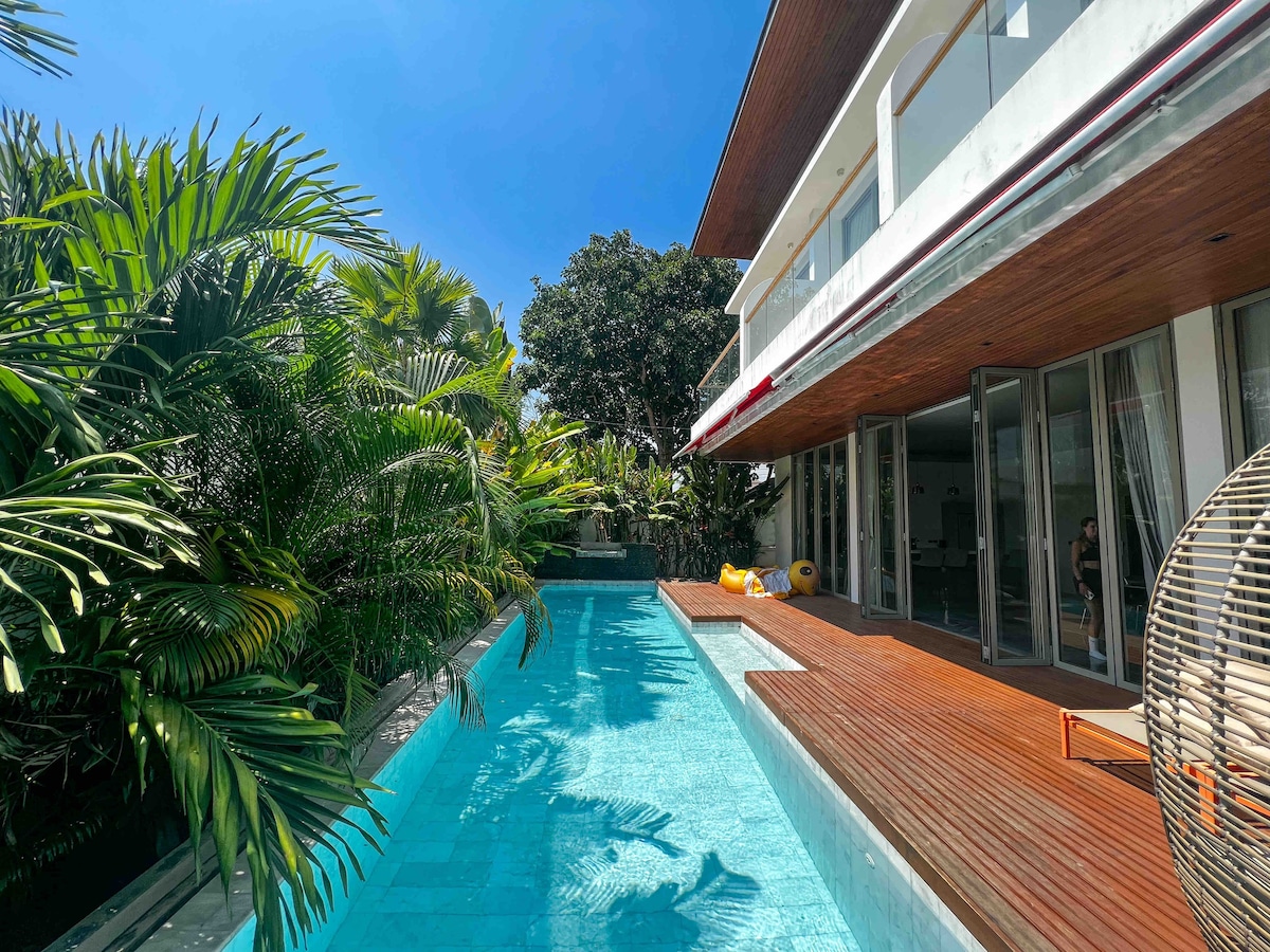 "D-Luxury Pool Villa in Rawai: Exclusive Stay"
