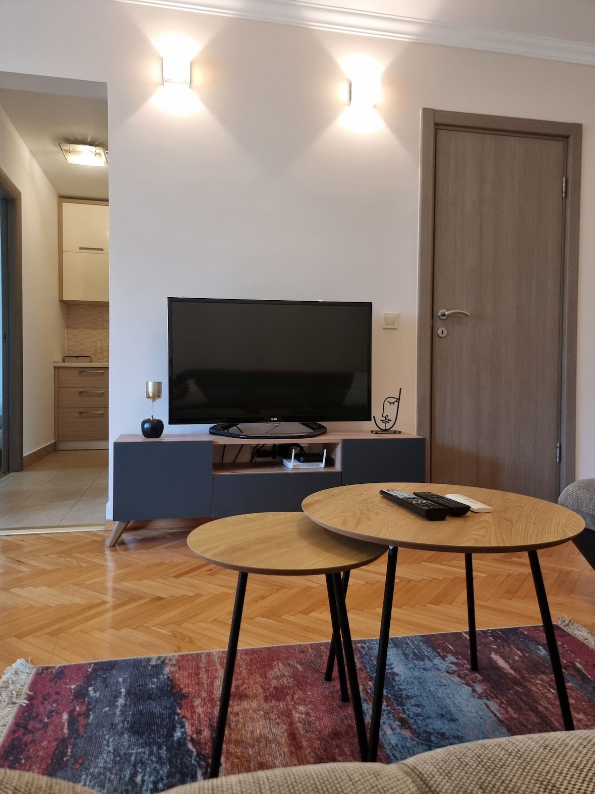 Apartment near Bus/Train Station