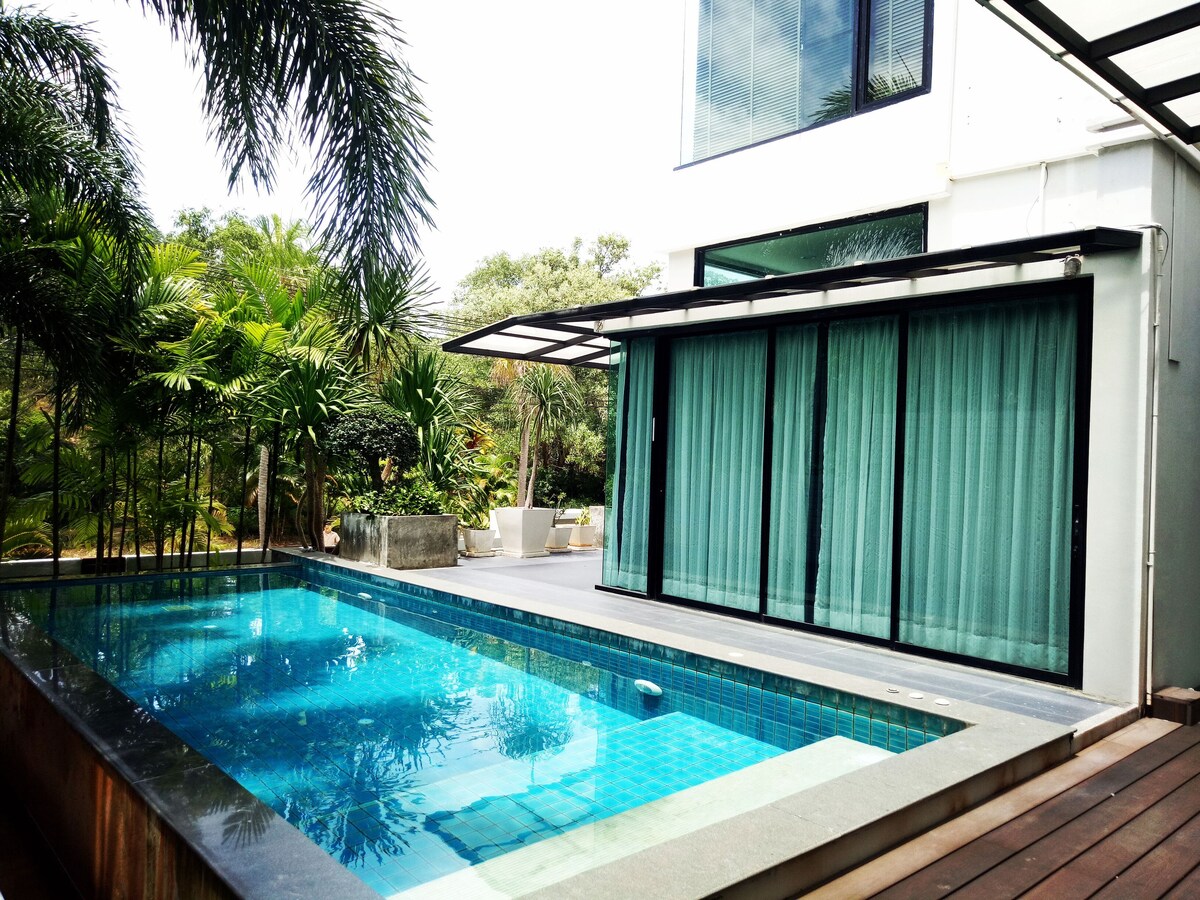 The three-bedroom private pool villa（普吉岛三卧室泳池别墅）