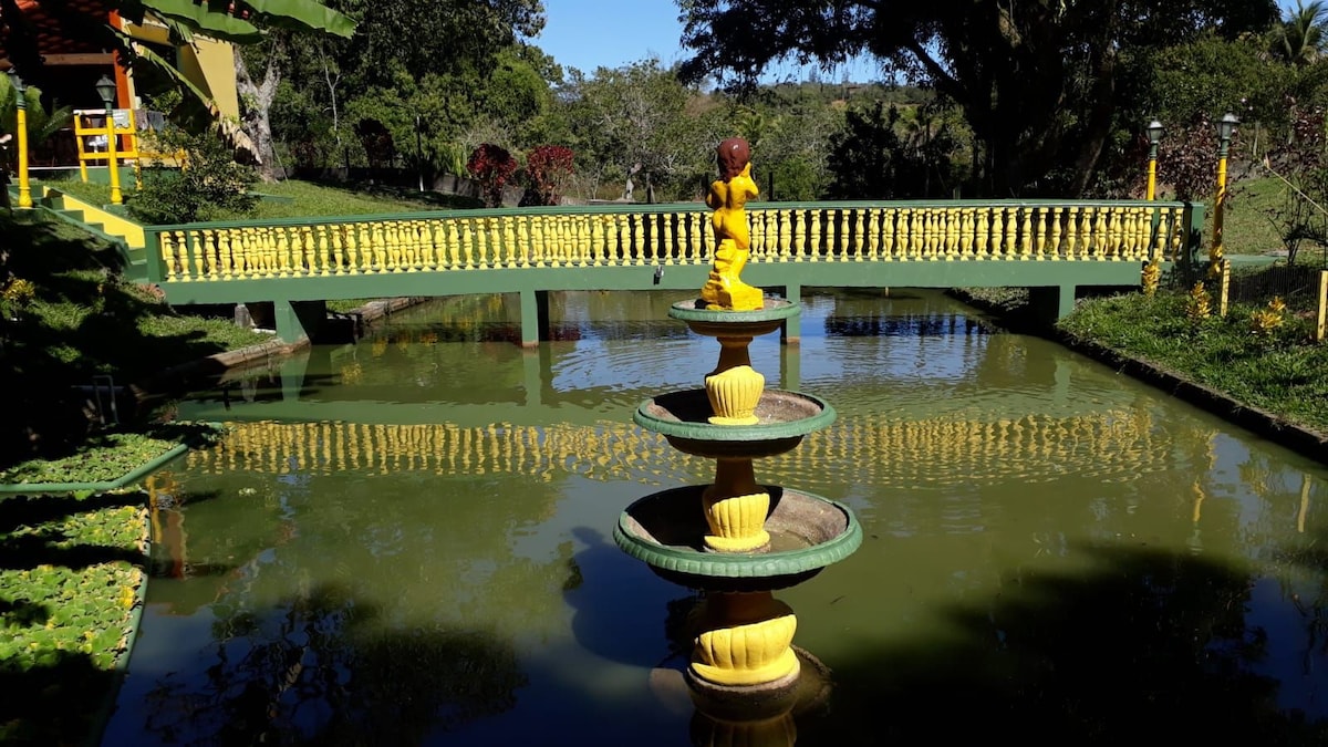 Casa de Campo agradável com lago, piscina, espaço gourmet.