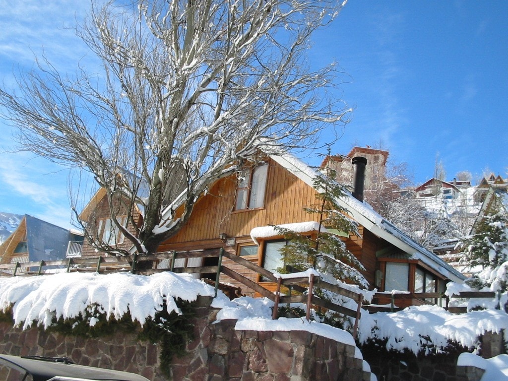 Refugio Farellones ，距离Andarivel球场滑雪台阶