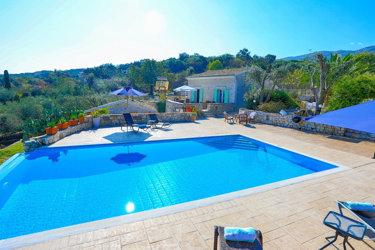 Villa Helona:  Estate type, pool, stunning views