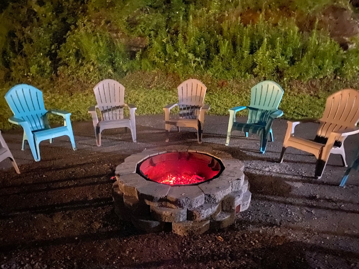 Game Rm, Waterfall-Sleeps 28,Fire Pit-Lg pavilion