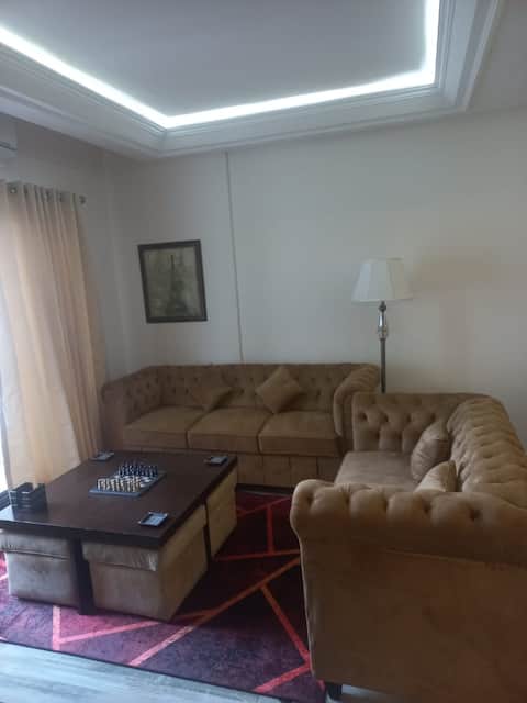 3 Bed Safe & Family Friendly Apt