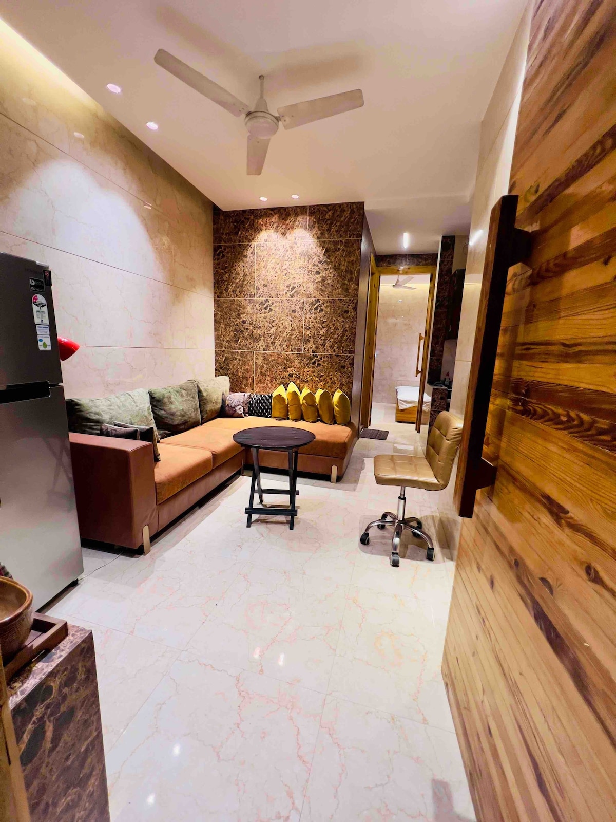 #Private 1 Bedroom Apartment with Balcony NewDelhi