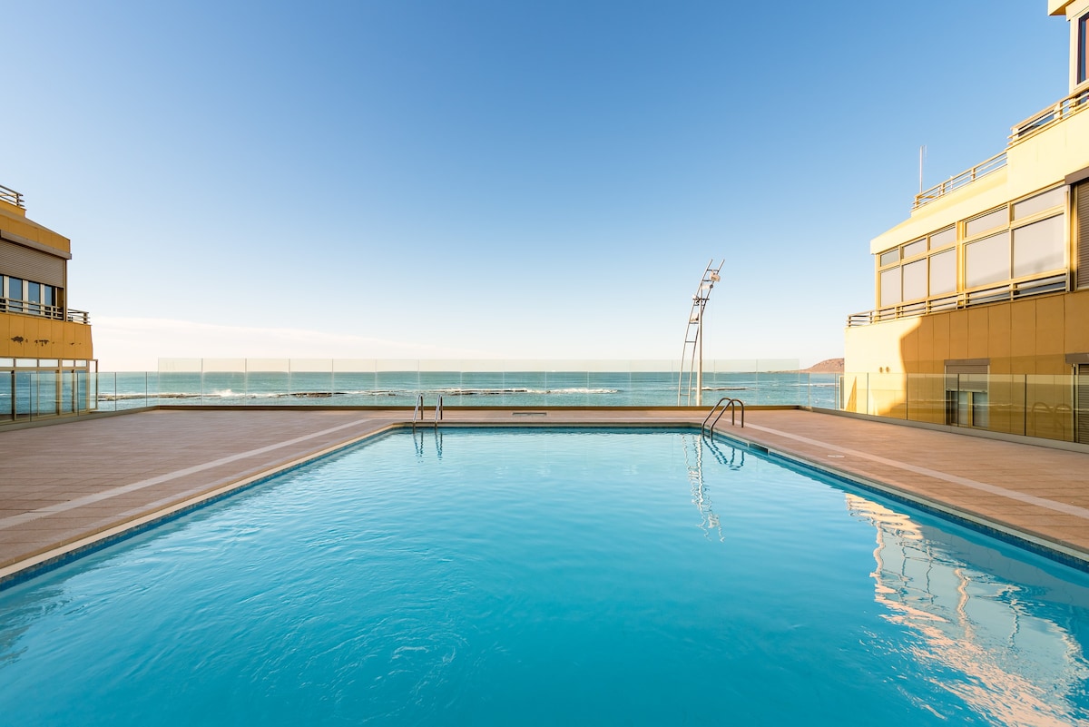 拉斯坎特拉斯海滩带泳池和车库的公寓