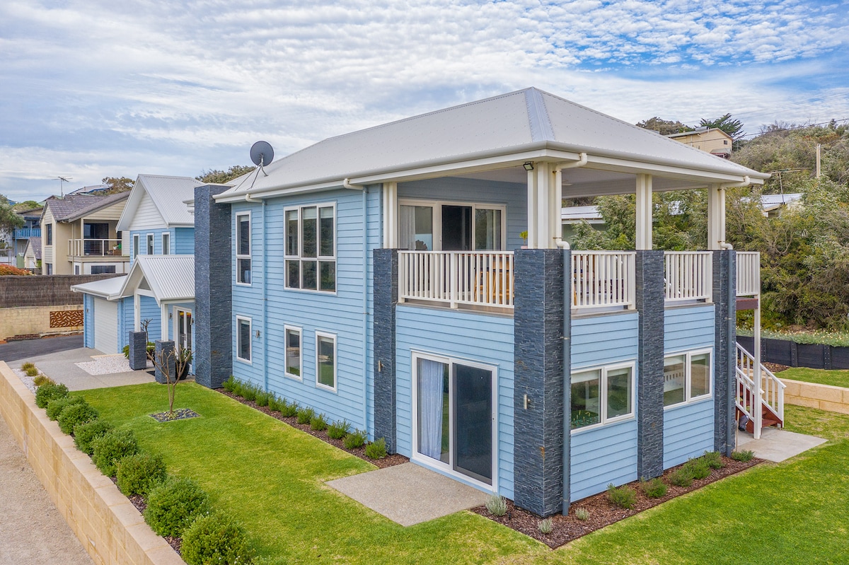 The Big Blue House @ Peppi Beach