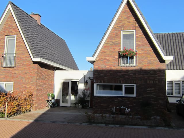 Nederhorst Den Berg的民宿