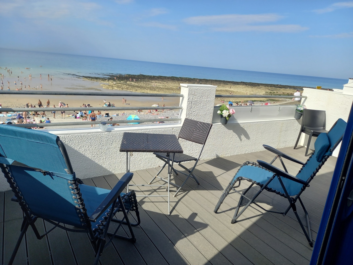 Vue Mer Unique à Dieppe les pieds dans l'eau