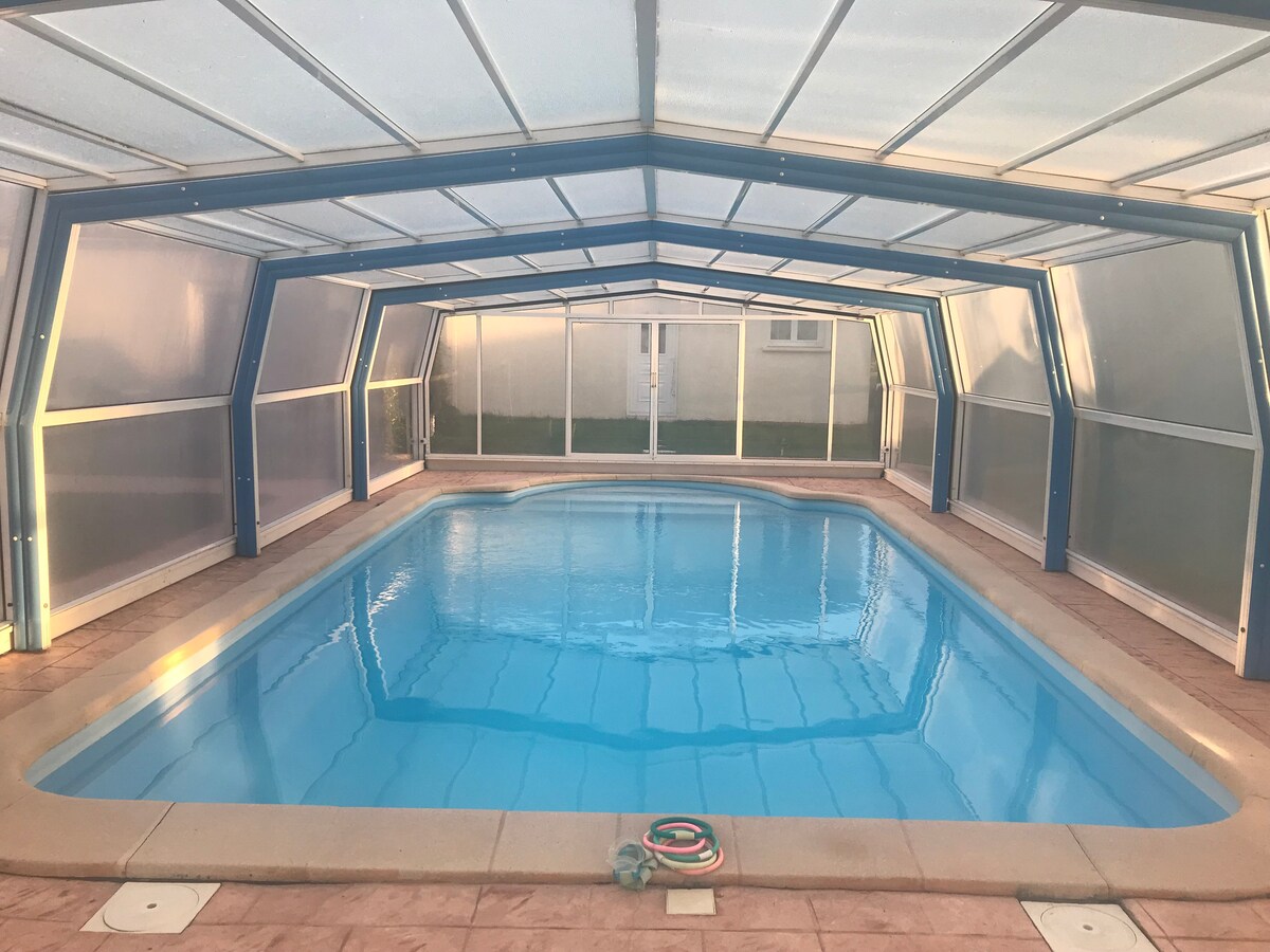 GITES 300m²16 pers piscine couverte§chauffée SDJ