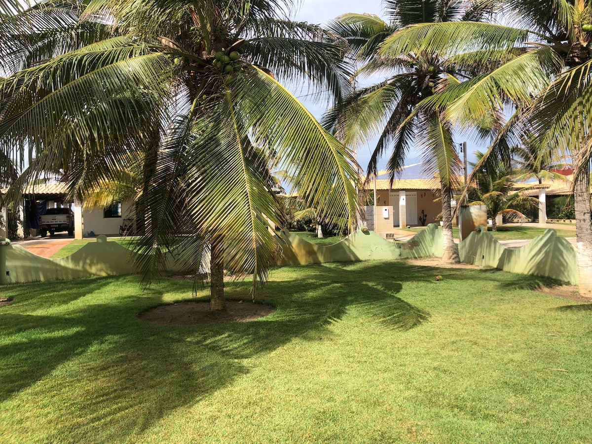 Casa condomínio fechado. Beira Mar.