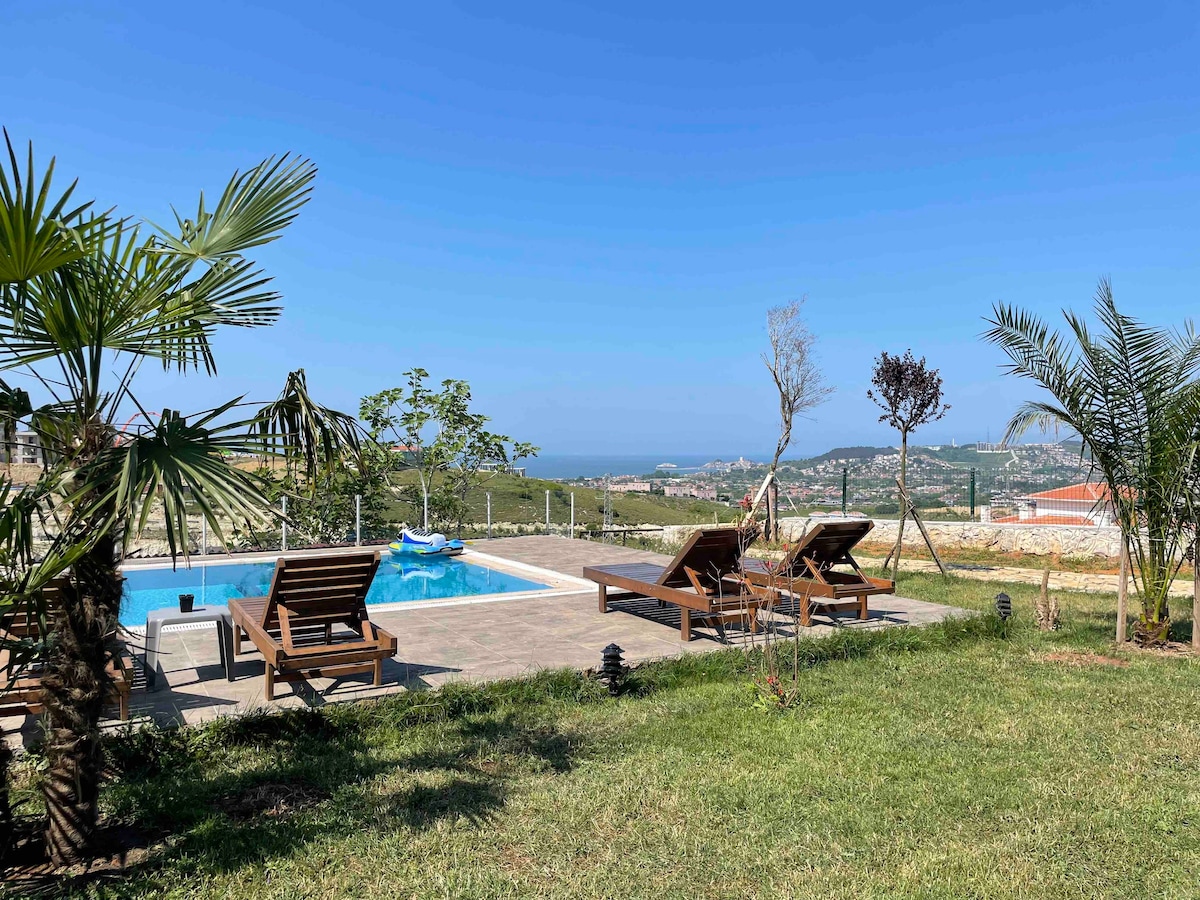 Şile Villa with Private Pool and Garden Sea view