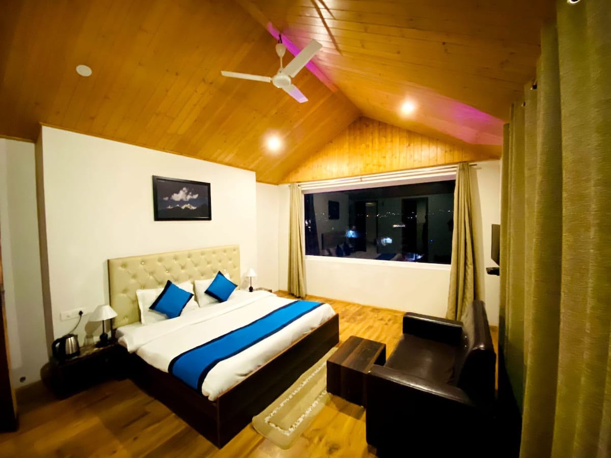 Mountain View  Room with Balcony| Cottage