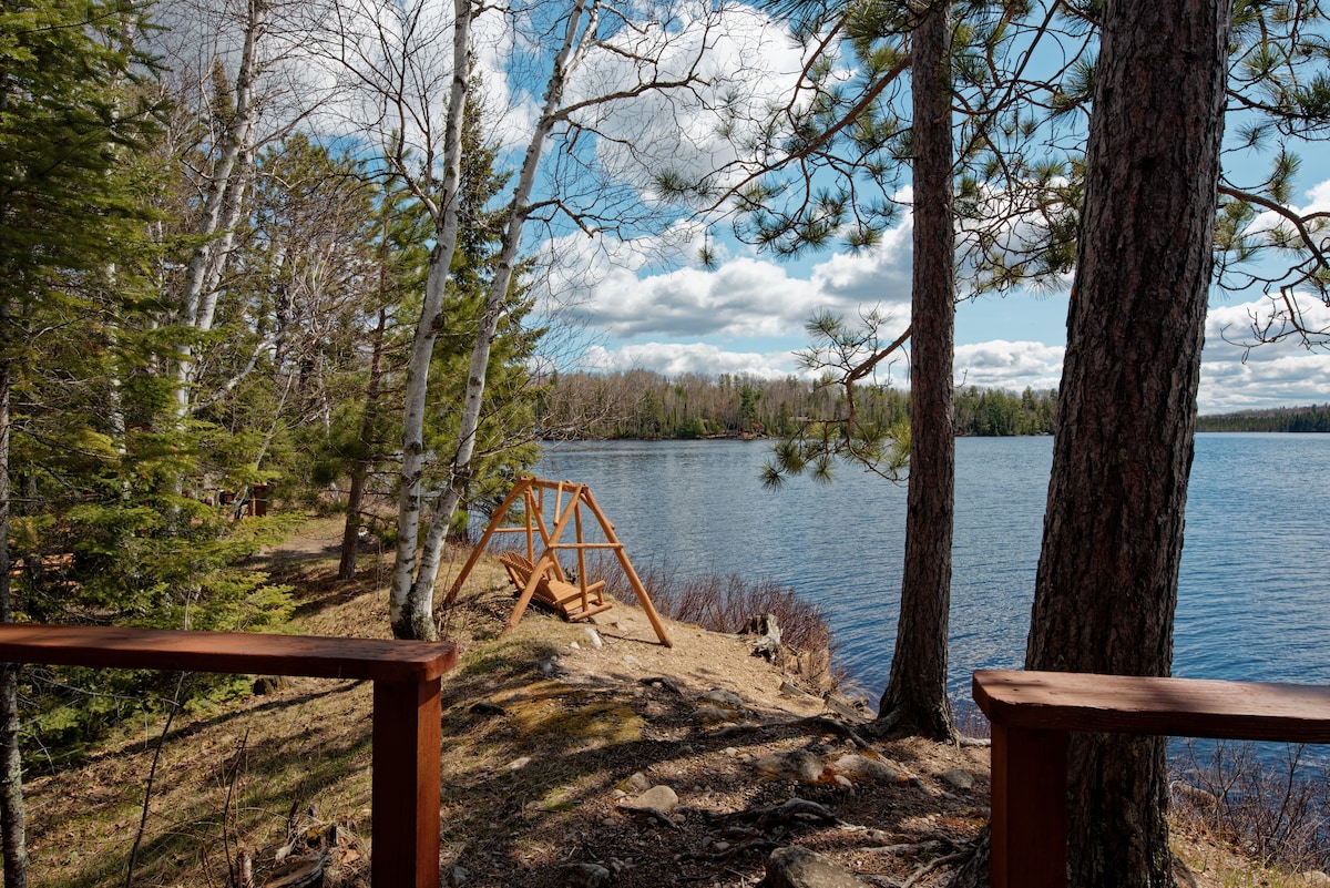 Elbow Lake Lodge 3BR/1BA Lakeside Cabin - Twilight