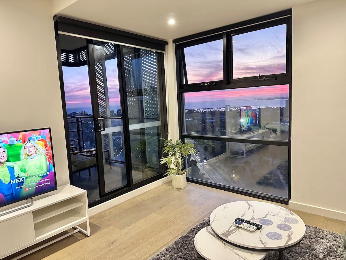 Albert park -2BR level 16 &Views