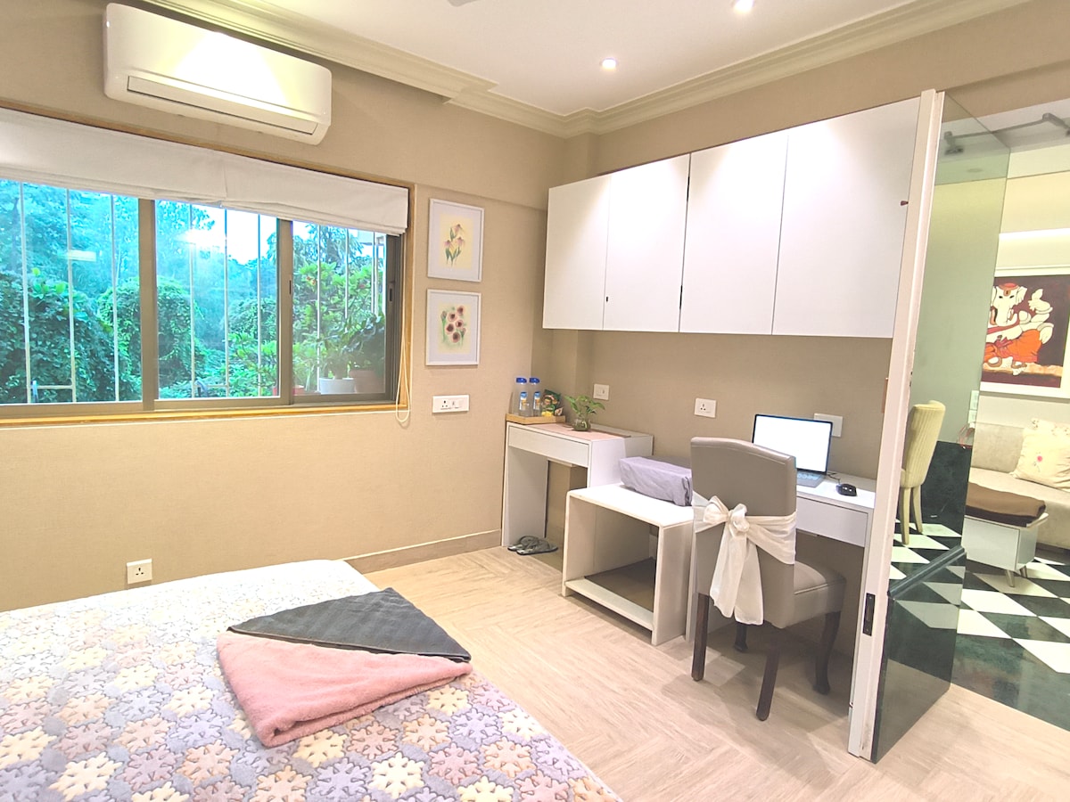 位于韦尔索瓦（ Versova ）的设计师森林景观床房+浴室！