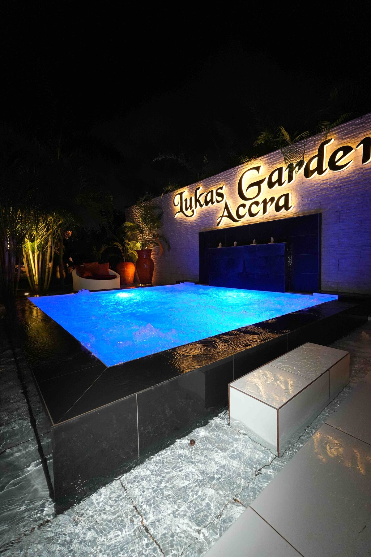 阿克拉卢卡斯花园，带泳池、按摩浴缸和健身房