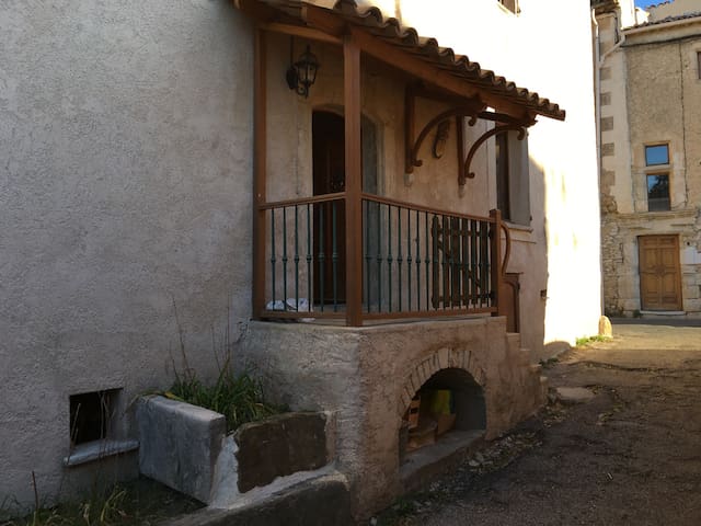 Saint-Étienne-les-Orgues的民宿