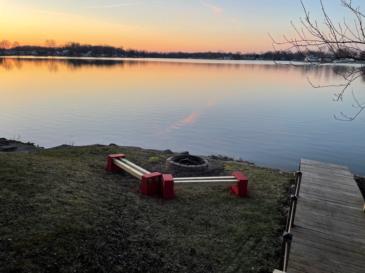 美丽的斯基纳湖景小屋