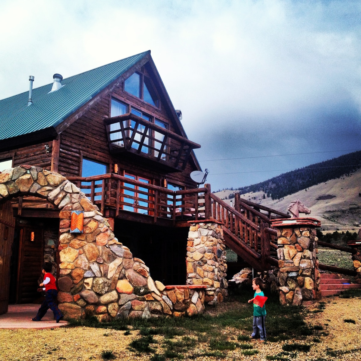 Large Mountain Cabin - 6+ Bedrooms - On 100 Acres