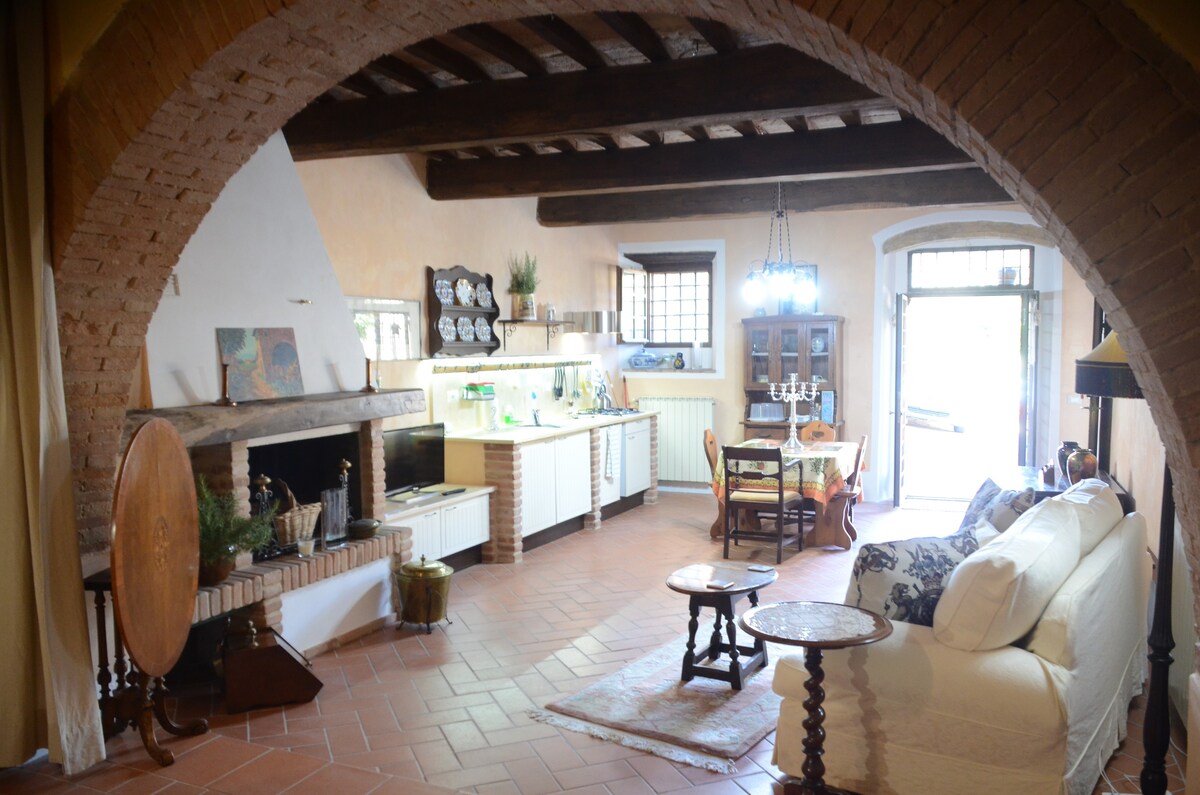 位于中世纪意大利村庄的舒适公寓