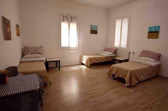 4.Comfy shared apartment (gender mix, dormitory)