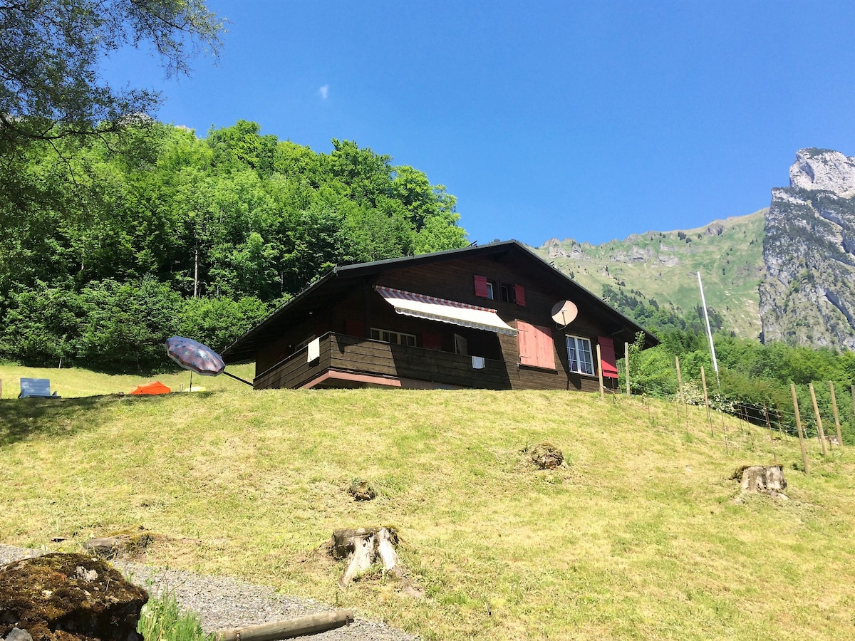 典型的瑞士度假木屋，海拔850米